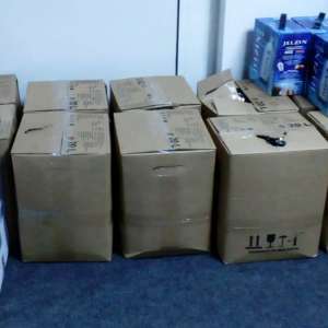 Alcool şi ţigări de contrabandă, descoperite ascunse într-un microbuz