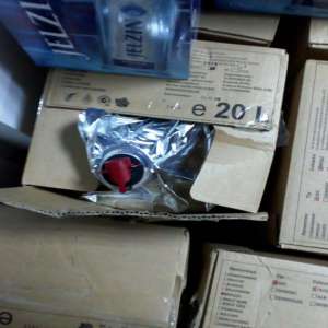 Alcool şi ţigări de contrabandă, descoperite ascunse într-un microbuz