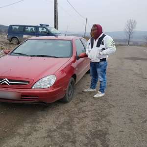 Depistat la volan fără permis, s-a prezentat drept altă persoană