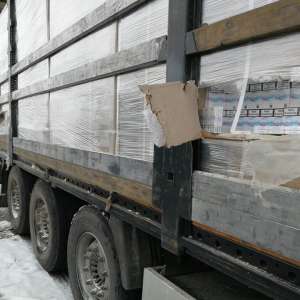Mii de baxuri cu pachete de țigări, disimulate în colete cu rigips și vată minerală în două automarfare