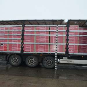 UPDATE: Aproximativ 1.000.000 de pachete cu ţigări confiscate la PTF Siret, iar trei cetăţeni  polonezi au fost reţinuţi