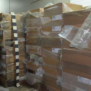 UPDATE: Aproximativ 1.000.000 de pachete cu ţigări confiscate la PTF Siret, iar trei cetăţeni  polonezi au fost reţinuţi