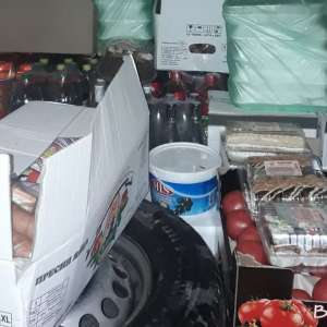 Ţigări și sticle cu alcool descoperite ascunse sub cutii cu prăjituri, la P.T.F. Calafat