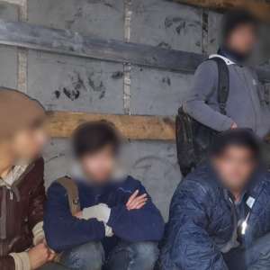 Patru cetățeni afgani, opriţi să intre ilegal în Romania la P.T.F. Negru Vodă
