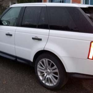 Land Rover cu seria de șasiu modificată, descoperit la P.T.F. Borş