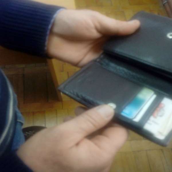 Descoperiți la controlul de frontieră cu cărţi de identitate false în portmoneu