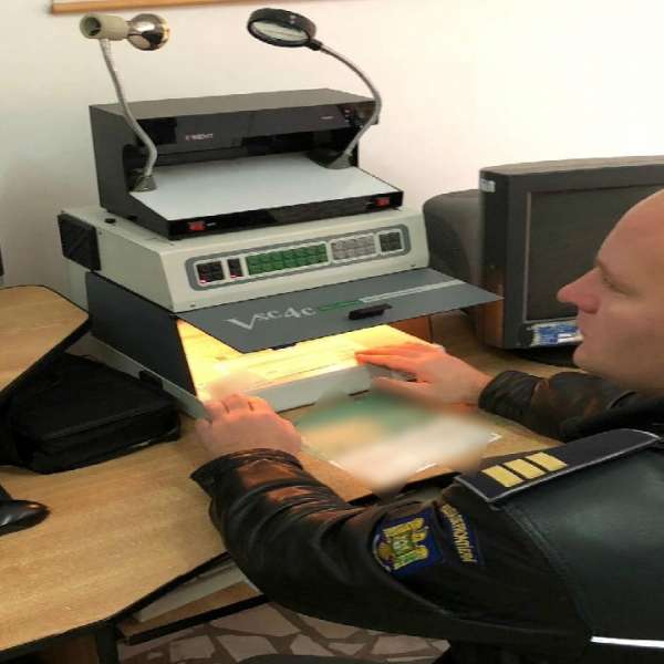 Documente false descoperite de poliţiştii de frontieră  din P.T.F. Galați-rutier