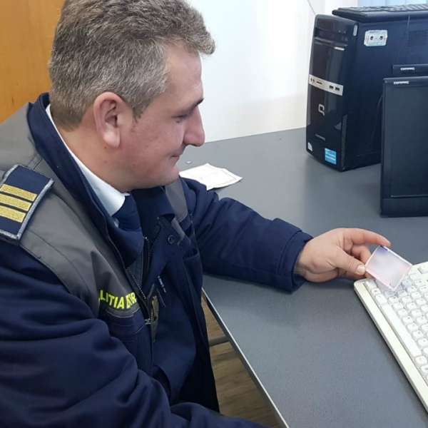 Șofer cu permis necorespunzător  depistat la controlul de frontieră