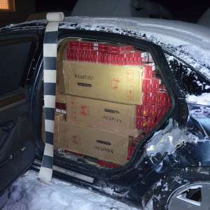 Peste 15.000 de pachete cu țigări descoperite de poliţiştii de frontieră