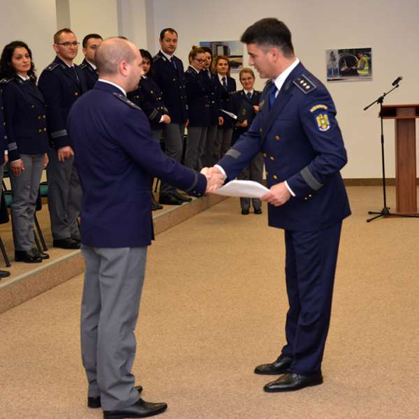 Poliţişti de frontieră avansaţi în gradul profesional următor cu ocazia Zilei Naţionale