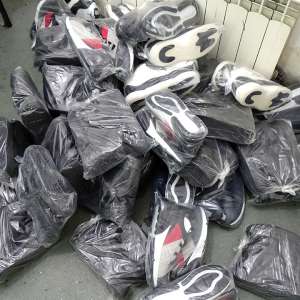 Textile, încălțăminte și parfumuri, susceptibile a fi contrafăcute, confiscate de polițiștii de frontieră giurgiuveni