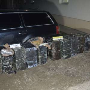 Ţigări de contrabandă transportate cu drona, abandonate în cimitir