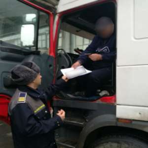 Documente false descoperite de poliţiştii de frontieră din P.T.F. Galați-rutier