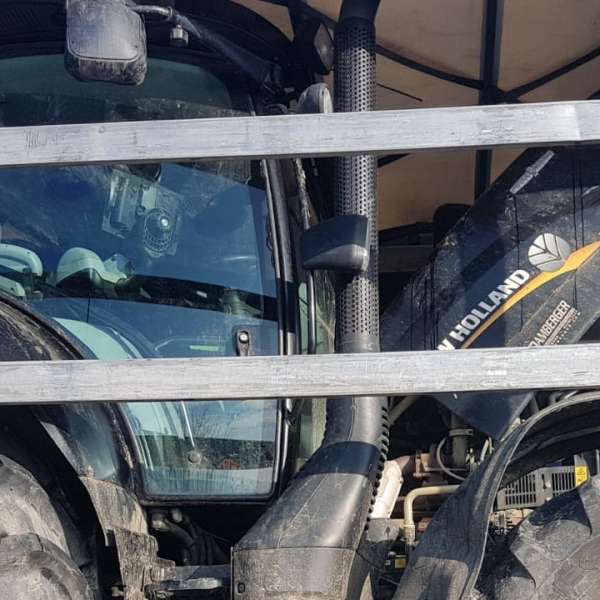 Două tractoare căutate de autorităţi în valoare de 60.000 de euro,  descoperite la P.T.F. Borş
