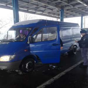 Un permis de conducere fals și trei infracțiuni