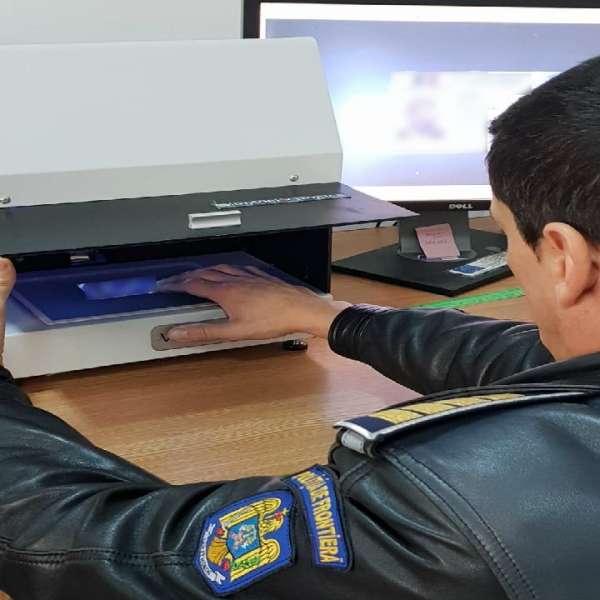 Cetăţean român cu mandat de executare emis în aceași zi, depistat la Stânca