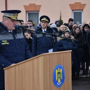 O nouă promoţie de elevi a depus jurământul militar la Şcoala ”Avram Iancu” Oradea