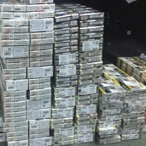 1090 pachete cu țigări, descoperite într-un  microbuz, la P.T.F. Giurgiu