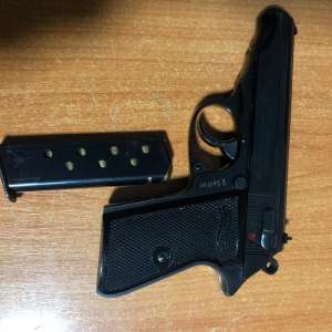 Bărbaţi cercetați penal pentru nerespectarea regimului armelor și munițiilor și contrabandă calificată