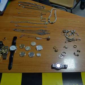 Bărbaţi cercetați penal pentru nerespectarea regimului armelor și munițiilor și contrabandă calificată