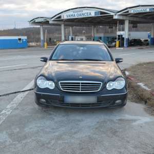 Bărbaţi cercetați penal pentru nerespectarea regimului armelor și munițiilor și contrabandă calificată