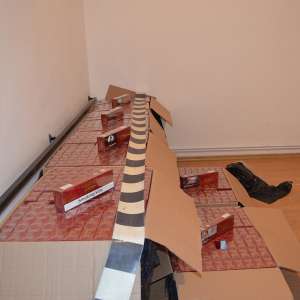 Țigări descoperite în bordul unui autoturism