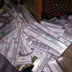 Ţigări de contrabandă ascunse în podeaua unui vagon de tren