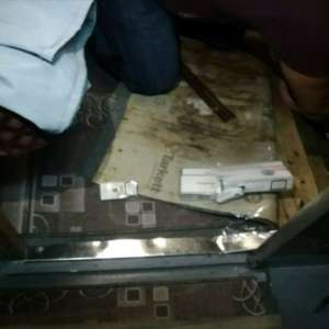 Ţigări de contrabandă ascunse în podeaua unui vagon de tren