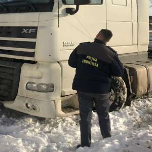 Autocamion în valoare de peste 58.000 de lei, căutat de autorităţi,descoperit în P.T.F. Sculeni