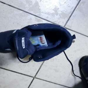 Cărţi de identitate false ascunse în pantofi,descoperite la controlul de frontieră