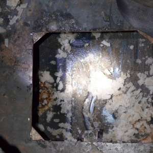 Ţigarete de contrabandă ascunse şi transportate în componentele unei maşini