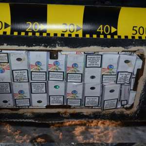 Ţigarete de contrabandă ascunse şi transportate în componentele unei maşini