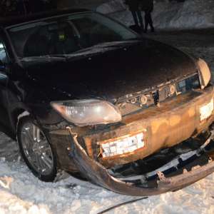 Ţigarete de contrabandă ascunse şi transportate în componentele unei maşini