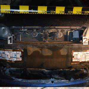 Ţigarete de contrabandă ascunse şi transportate în componentele unei maşini