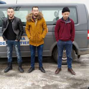 Trei cetăţeni din Kosovo, opriţi la frontiera de sud-vest