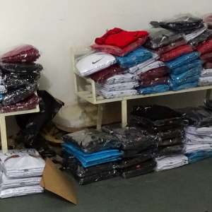 Textile și încălțăminte, susceptibile a fi contrafăcute, confiscate de polițiștii de frontieră