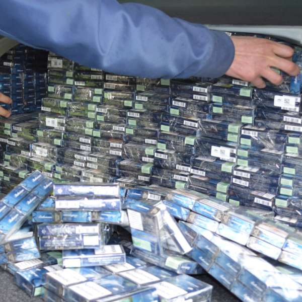 Peste 7.000 de pachete cu țigări de contrabandă, descoperite de polițiștii de frontieră