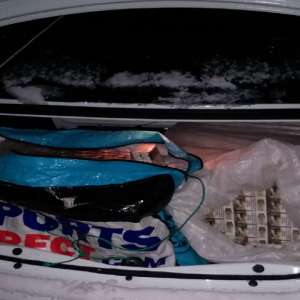 Țigări de contrabandă, descoperite la frontieră