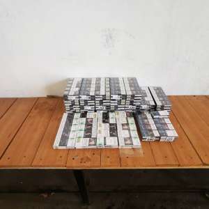 Țigări de contrabandă ascunse în bagaje