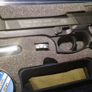 Armă cu aer comprimat şi muniţia aferentă, depistate în Vama Albiţa