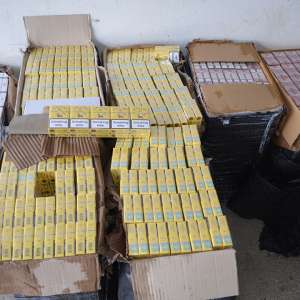 Peste 22.000 de pachete cu ţigări de contrabanda confiscate la frontiera de nord