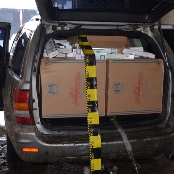 Aproximativ 14.000 de pachete cu ţigări, confiscate la frontiera de est