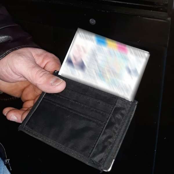 Opt cărţi de identitate false, descoperite la frontiera de est