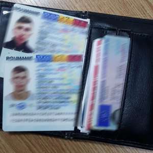 Opt cărţi de identitate false, descoperite la frontiera de est