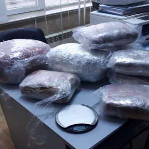 12 kilograme de canabis descoperite de poliţiştii de frontieră de la P.T.F. Giurgiu, în bagajele unui cetăţean grec