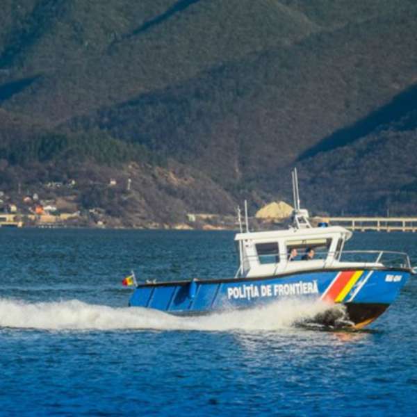 Doi pescari români au depăşit șenalul navigabil al Dunării, intrând în apele teritoriale sârbe