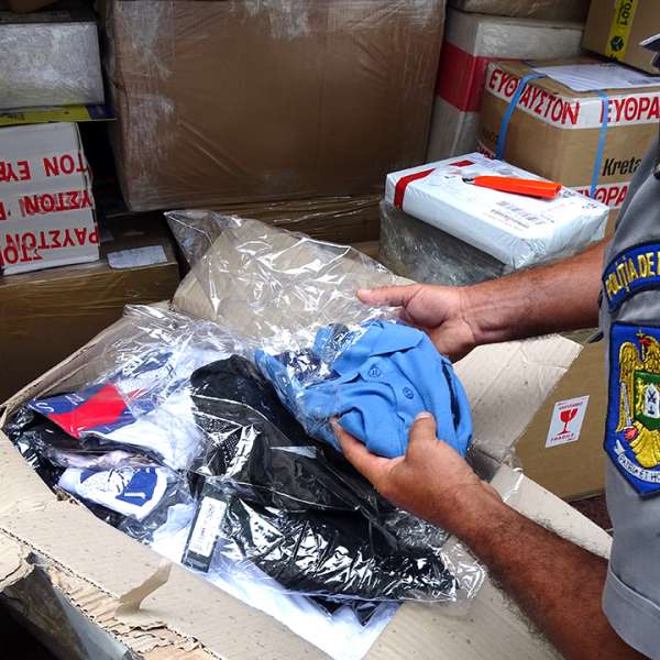 Textile, parfumuri și încălțăminte, susceptibile a fi contrafăcute, descoperite în această săptămână la PTF Giurgiu