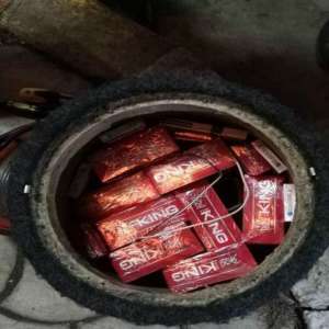 Ţigarete de contrabandă, descoperite ascunse in spatii special amenajate in autoturisme