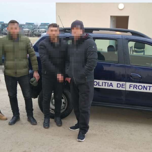 Patru cetăţeni din Kosovo, opriţi la frontiera de sud-vest