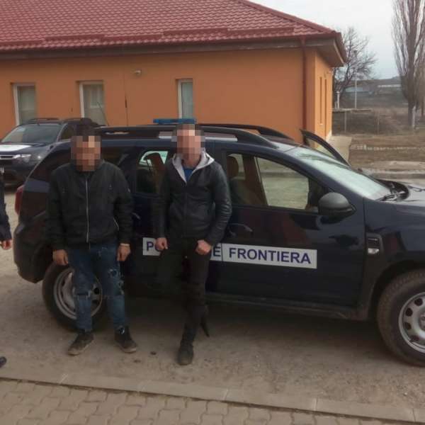 Patru cetăţeni din Kosovo, opriţi la frontiera cu Serbia